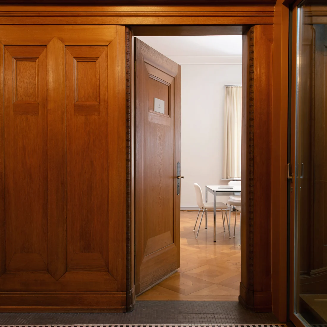 Eingang zum Büro der clubhouse immo ag in Ziegelbrücke